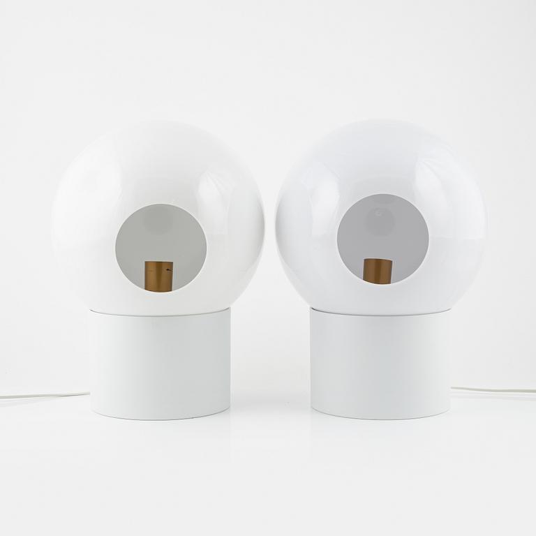 Uno & Östen Kristiansson, a pair of white plastic 'Luno' model 1241 table lights, Luxus, Vittsjö.