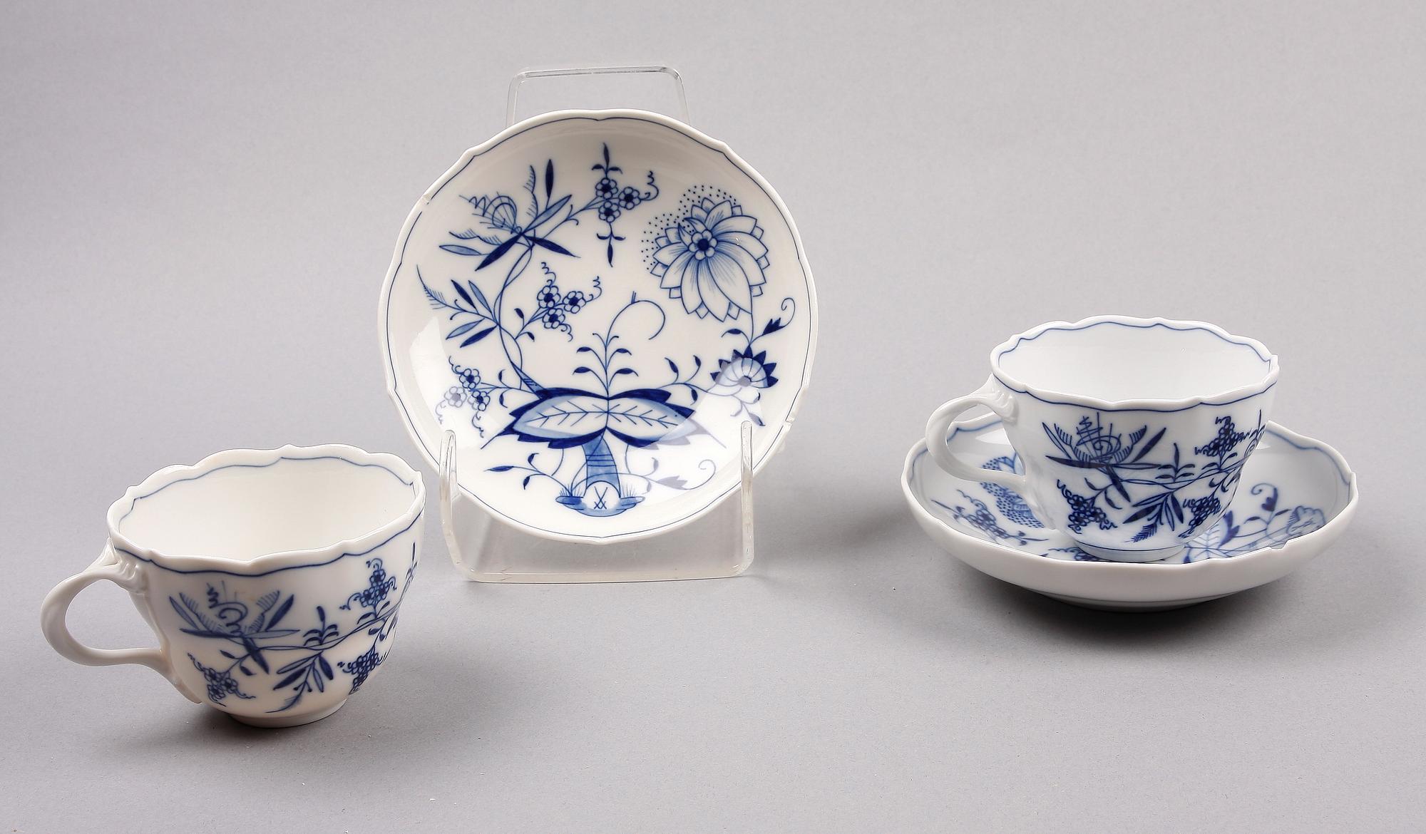 TEKOPPAR, 12 st, porslin, "Lökmönstret", Meissen, 1900-tal.