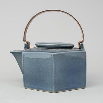 SIGNE PERSSON-MELIN, a six-sided teapot by Rörstrand.