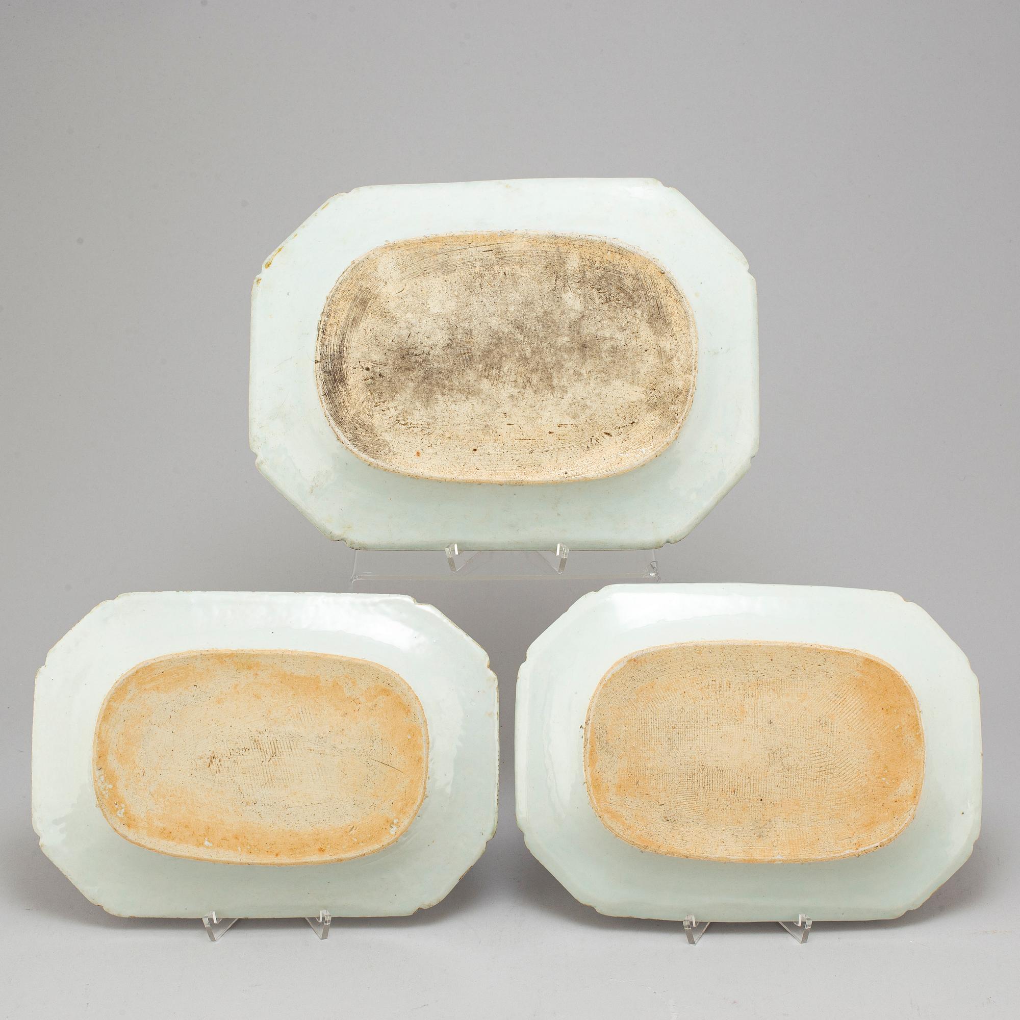 Three blue and white export porcelain serving dishes, Qing dynasty, Qianlong (1736-95).