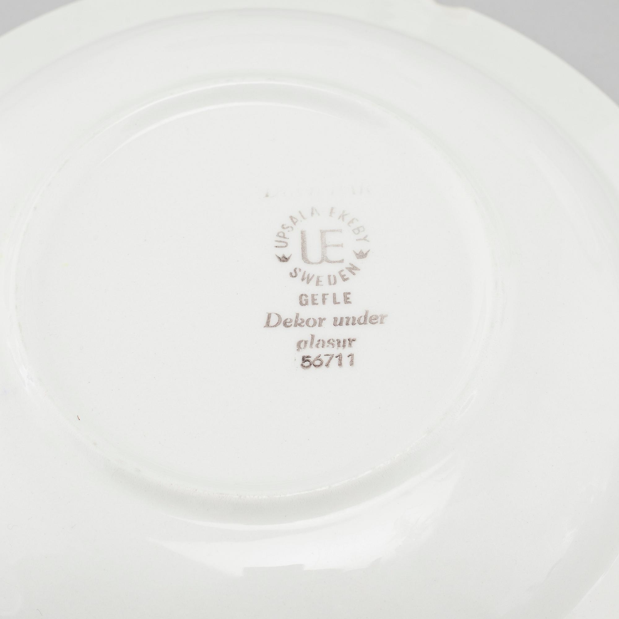 A mid 20th century "Droppar" tableware set of 23 pcs by Berit Ternell for Upsala Ekeby.