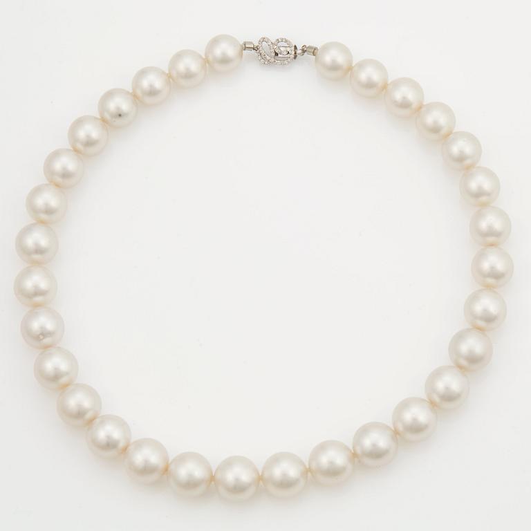 PÄRLCOLLIER.