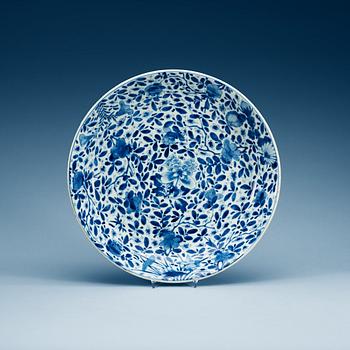 A blue and white dish, Qing dynasty, Kangxi (1662-1722).