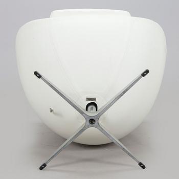 Arne Jacobsen, nojatuoli, "Egg", Fritz Hansen, Tanska 2018.