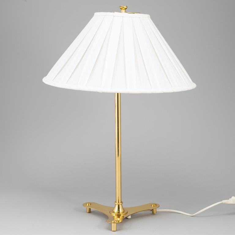 JOSEF FRANK, bordslampa i mässing, modell 2467, Firma Svenskt Tenn.