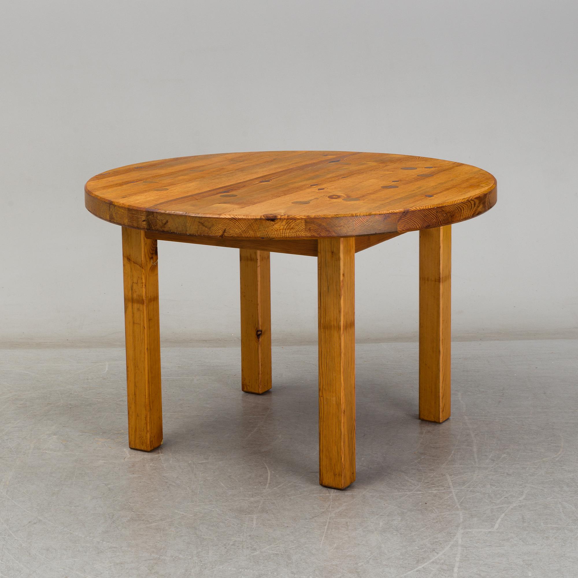 A pine dining table attributed to Roland Wilhelmsson. Second half of the 20th century.