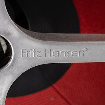 Arne Jacobsen, fåtölj "Ägget", Fritz Hansen, 2014.