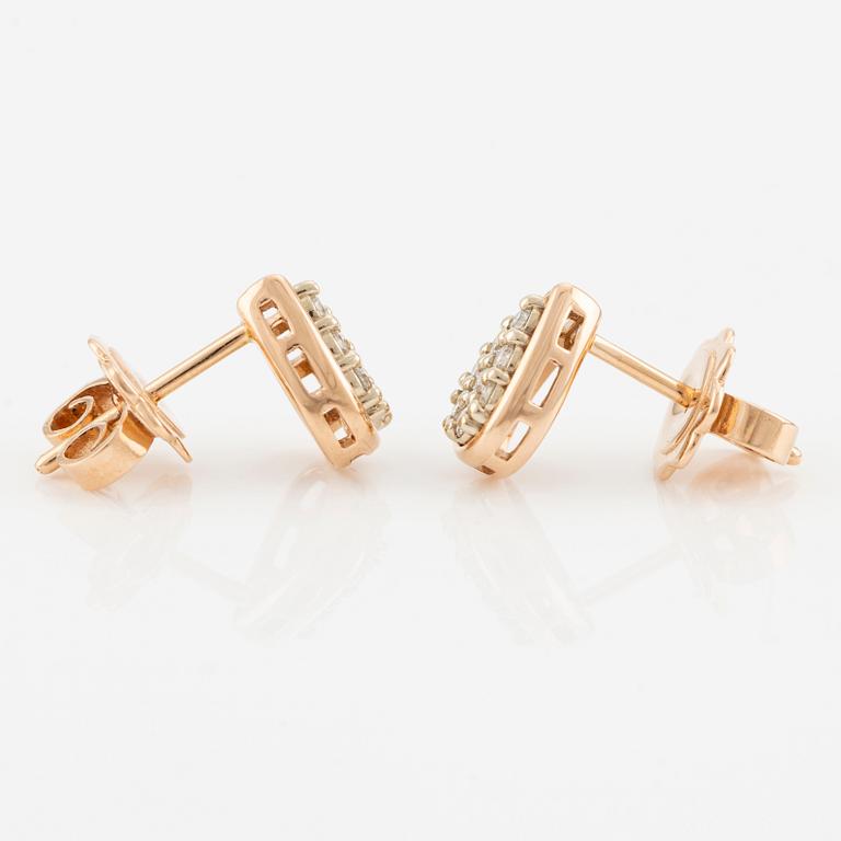 Drop-shaped earrings with brilliant-cut diamonds.