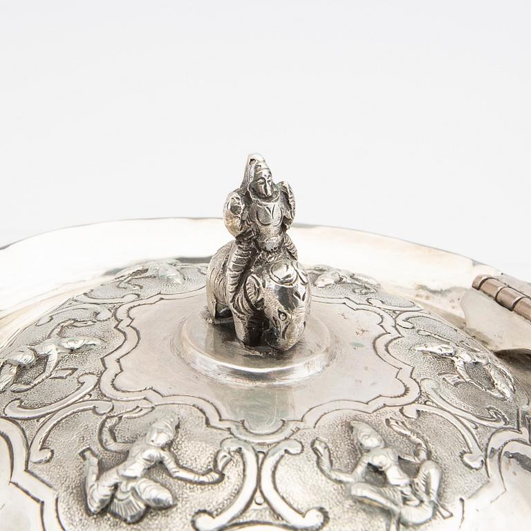 An early 20th century Indian silver three pcs silver tea service total weight 1270 grams.