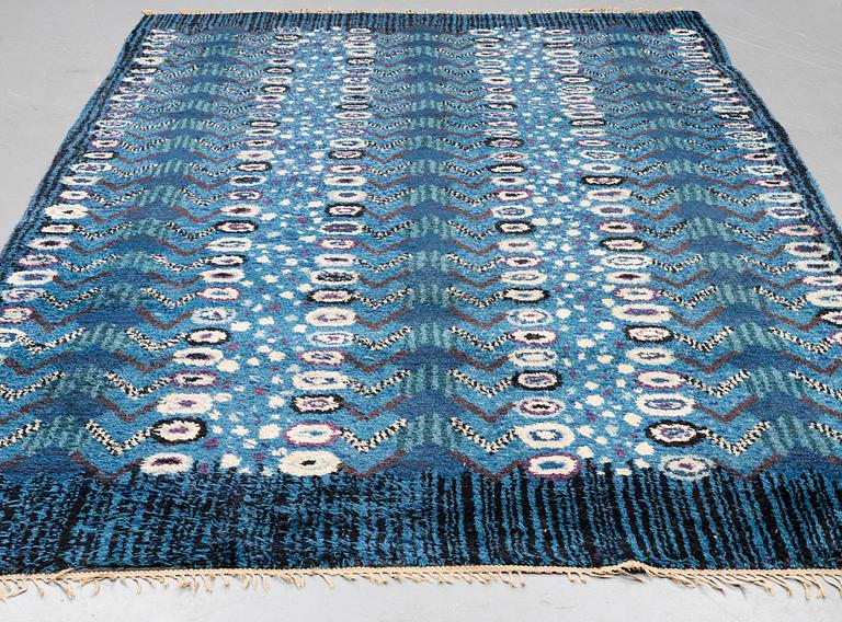 Berit Koenig, matta, "Påfågelsmattan", rya, ca 360 x 245 cm, Svensk Hemslöjd, osignerad.
