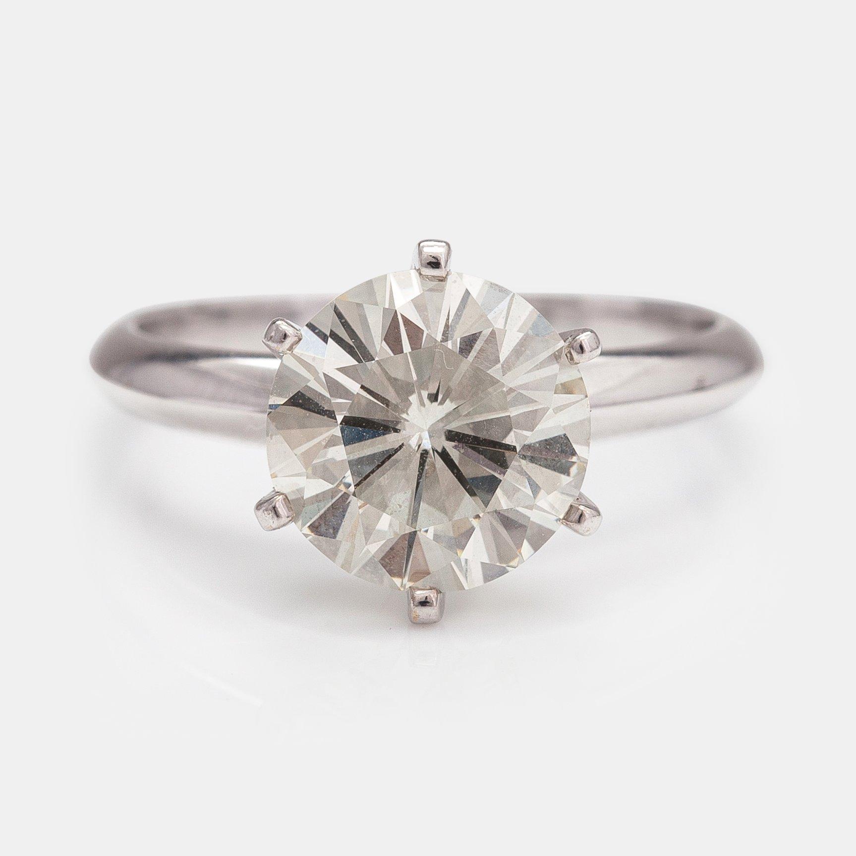 An 18K white gold ring with a brilliant-cut diamonds ca. 2.90 ct according to certificate.
