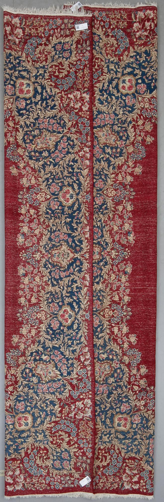 MATTA, semiantik/old. Kirman, ca 380x272 cm.