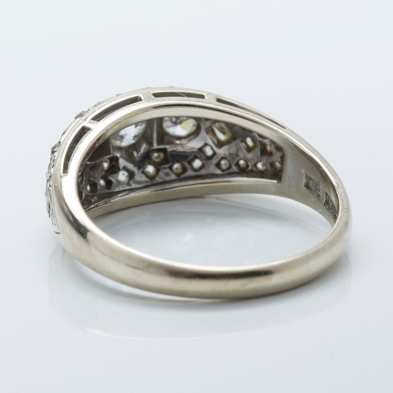 RING, 18K vitguld med gammalslipade diamanter, Malmö, 1942.