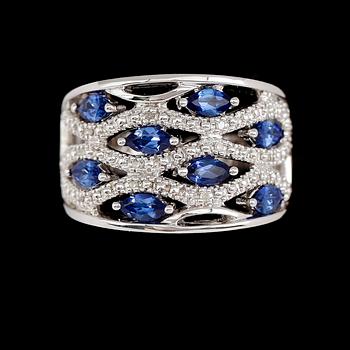 RING, 10 k vitguld, blå safirer, diamanter tot ca 0.06 ct.