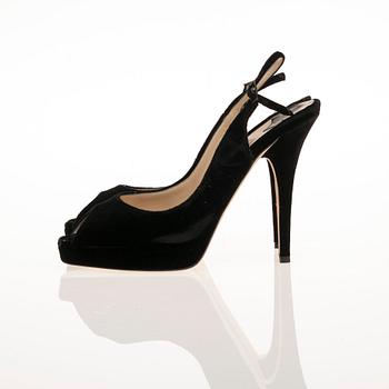 SKOR, "Clue", Jimmy Choo.