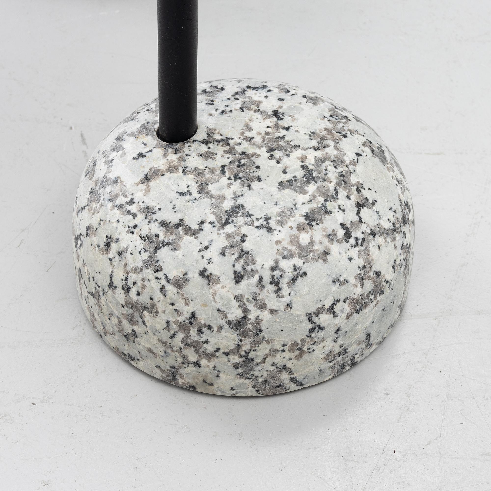 Shane Schneck, sidobord, 2 st, "Bowler", Hay.