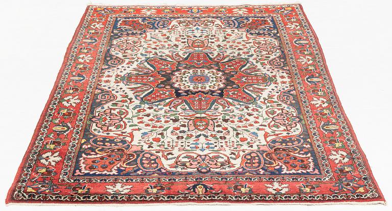A carpet, Bakthiari, circa 214 x 136 cm.