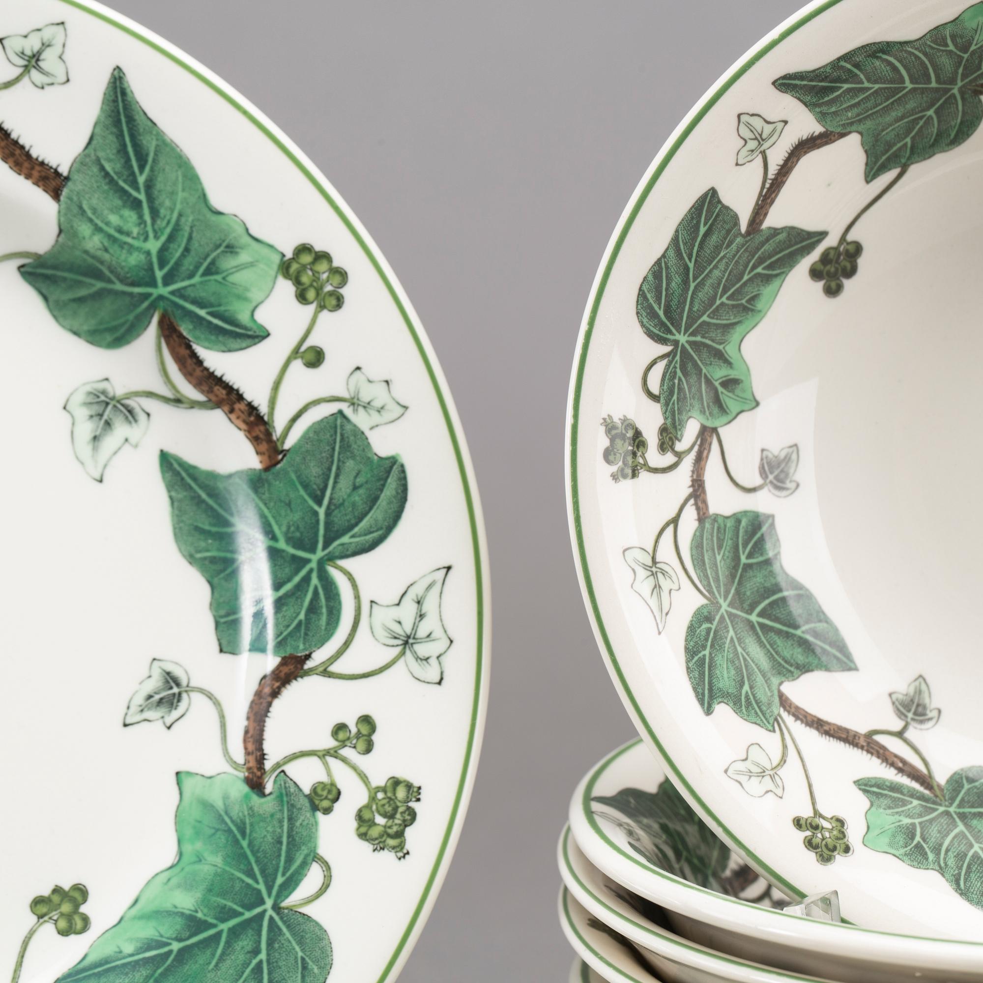 SERVISDELAR, 15 delar, porslin, "Napoleon Ivy", Wedgwood.