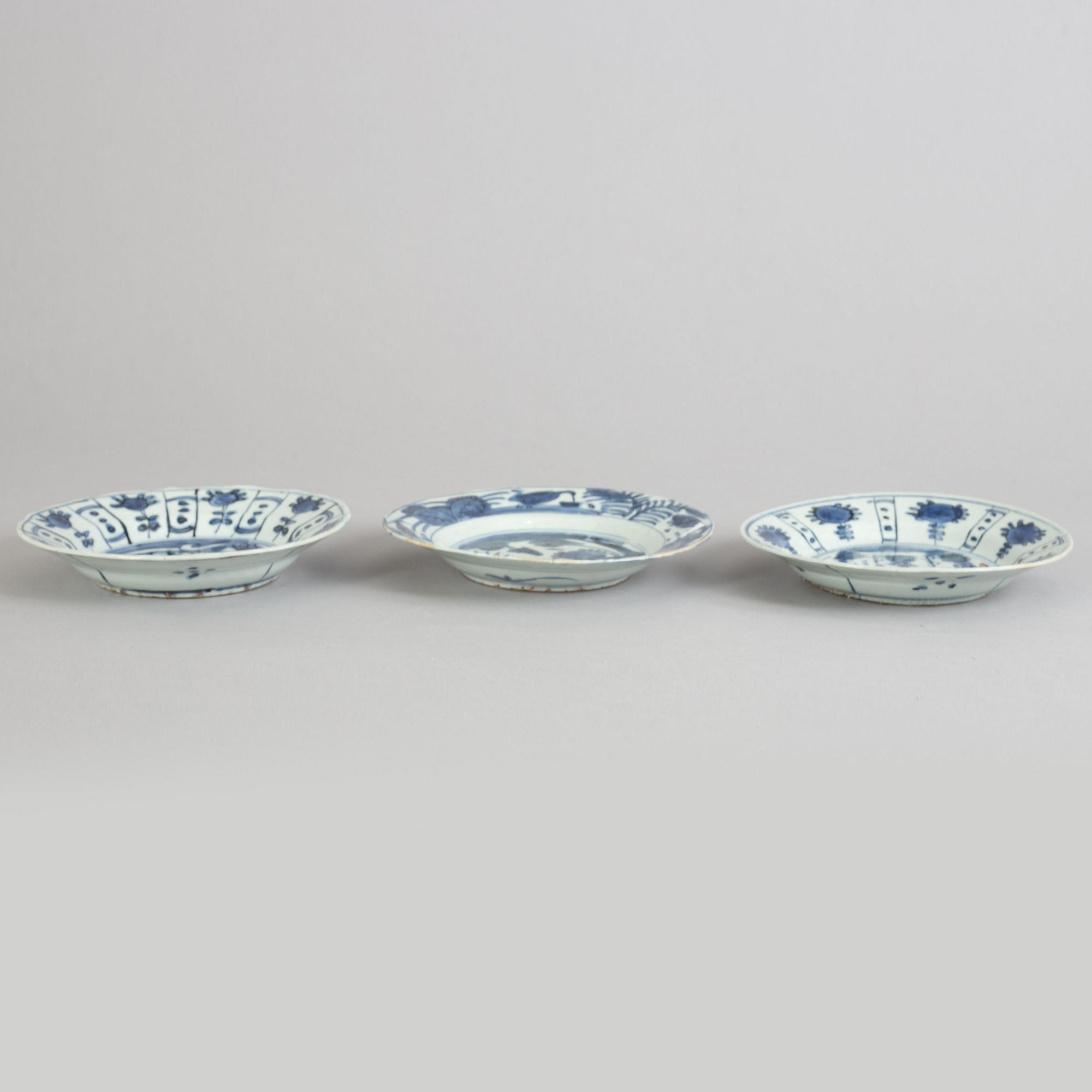 A set of three blue and white dishes, Ming dynasty (1572-1620).