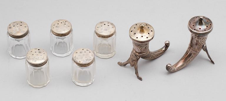 SALTSTRÖARE, 7 st (5+2), silver, 1900-talets första hälft.