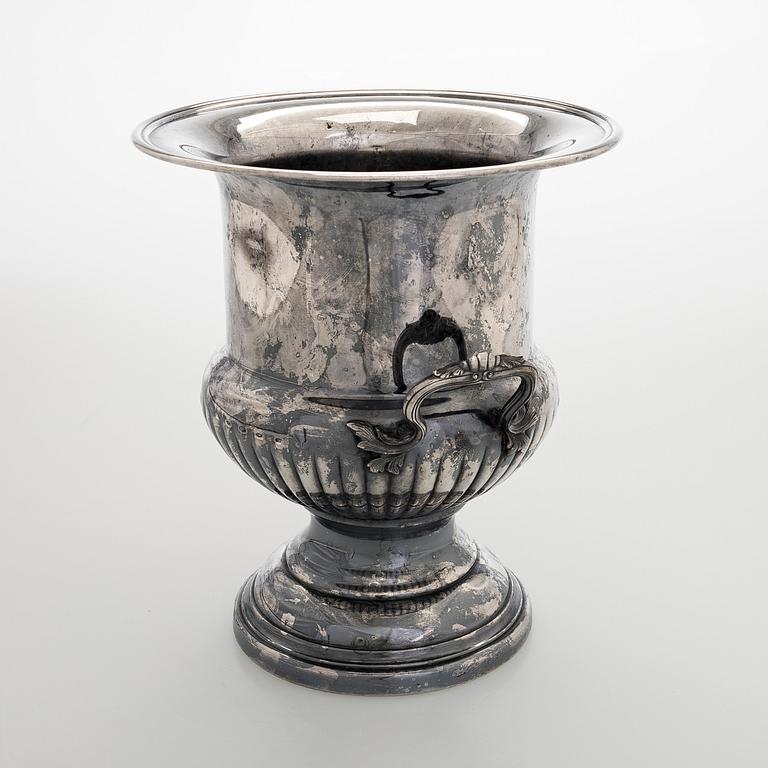 A late 20th century champagne cooler, Fleuron France.