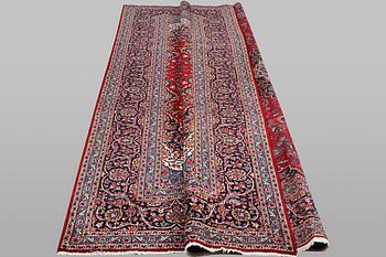 A carpet, Kashan, ca 360 x 247 cm.