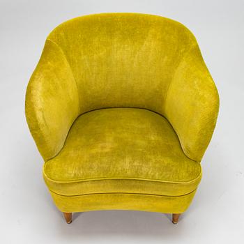 A mid-20th-century armchair.