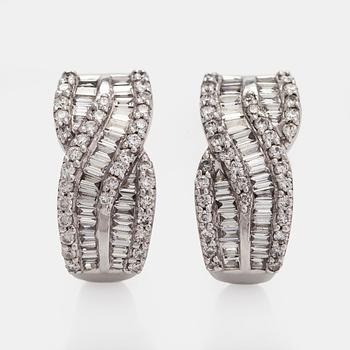 A pair of 18K white gold earrings with diamonds ca. 1.68 ct in total.