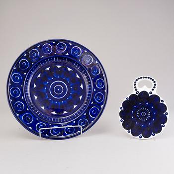 ULLA PROCOPÉ, A 21-piece 'Valencia' tea set for Arabia, Finland, 1970s.