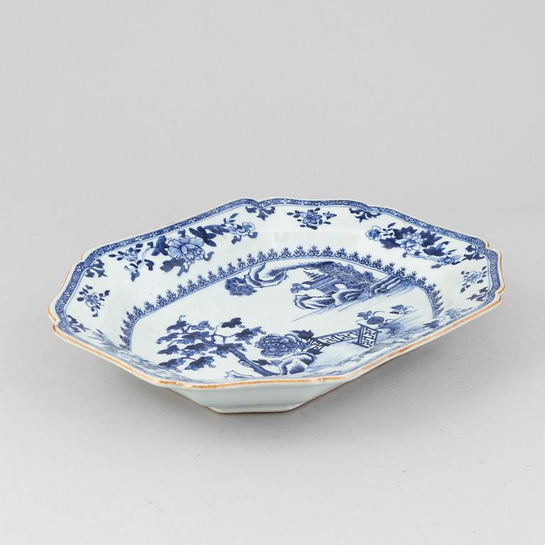 A chinese blue and white serving dish, Qianlong (1736-95).