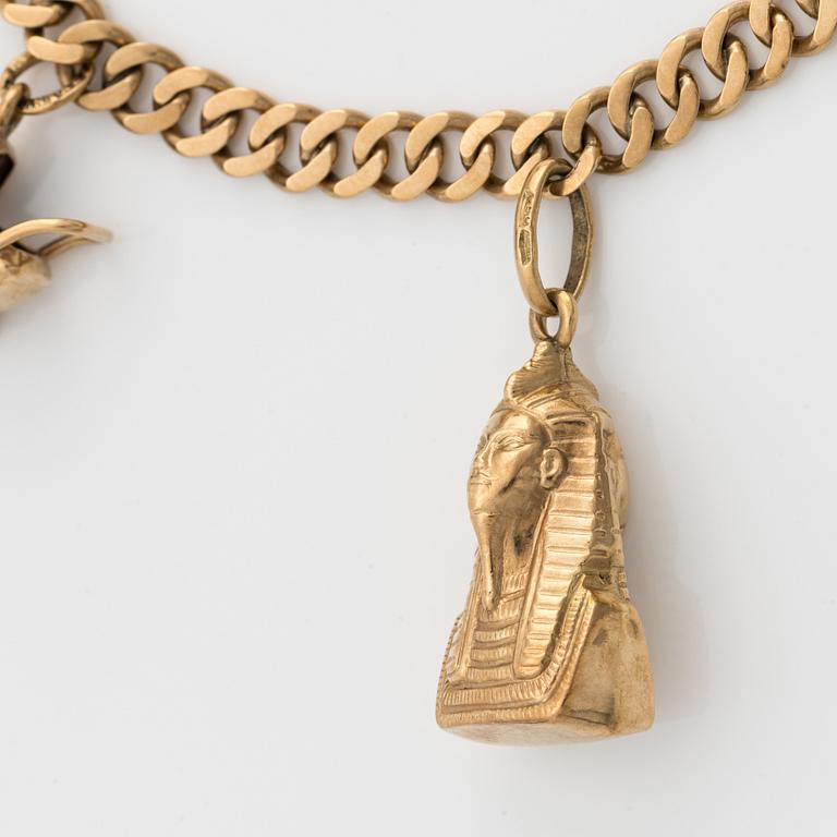 Armband 18k guld med berlocker.