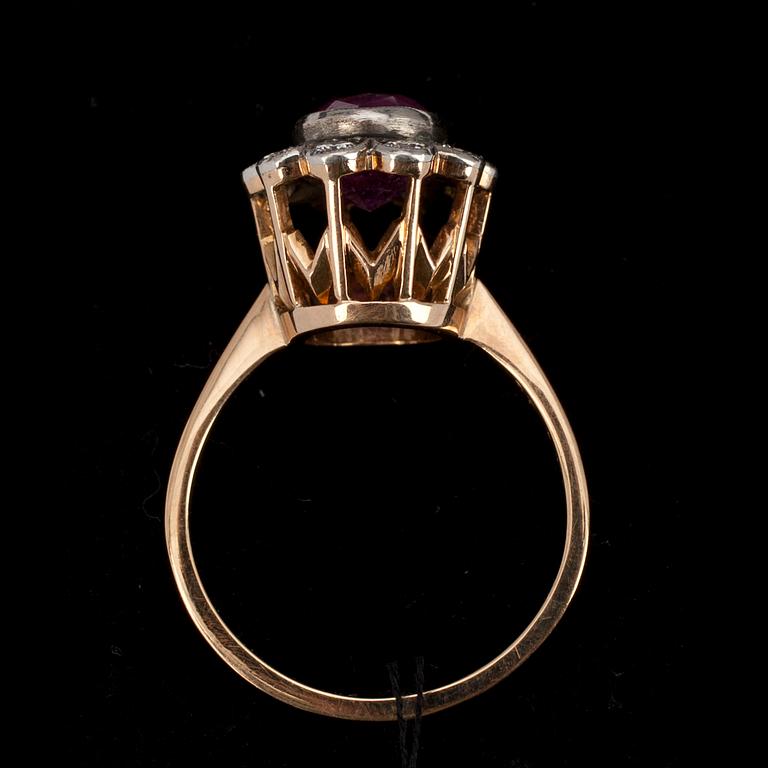RING 18K guld, diamanter, rubin. A. Tillander, Helsingfors, Finland 1970.