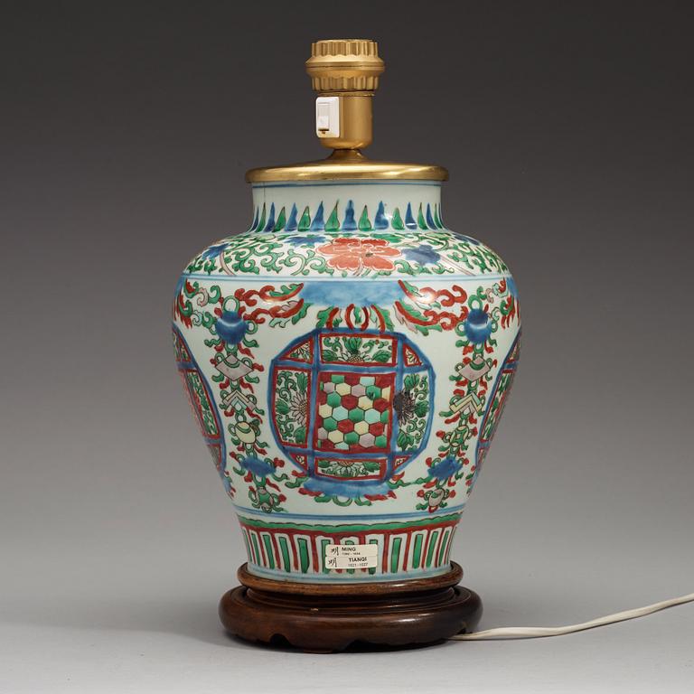 A Transitional wucai jar, 17th Century.