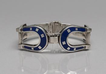 145. A Gucci silver bracelet.