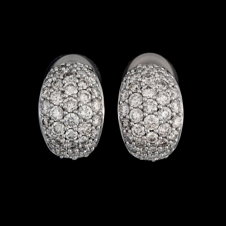A pair of diamond earrings, 1.82 cts in total.