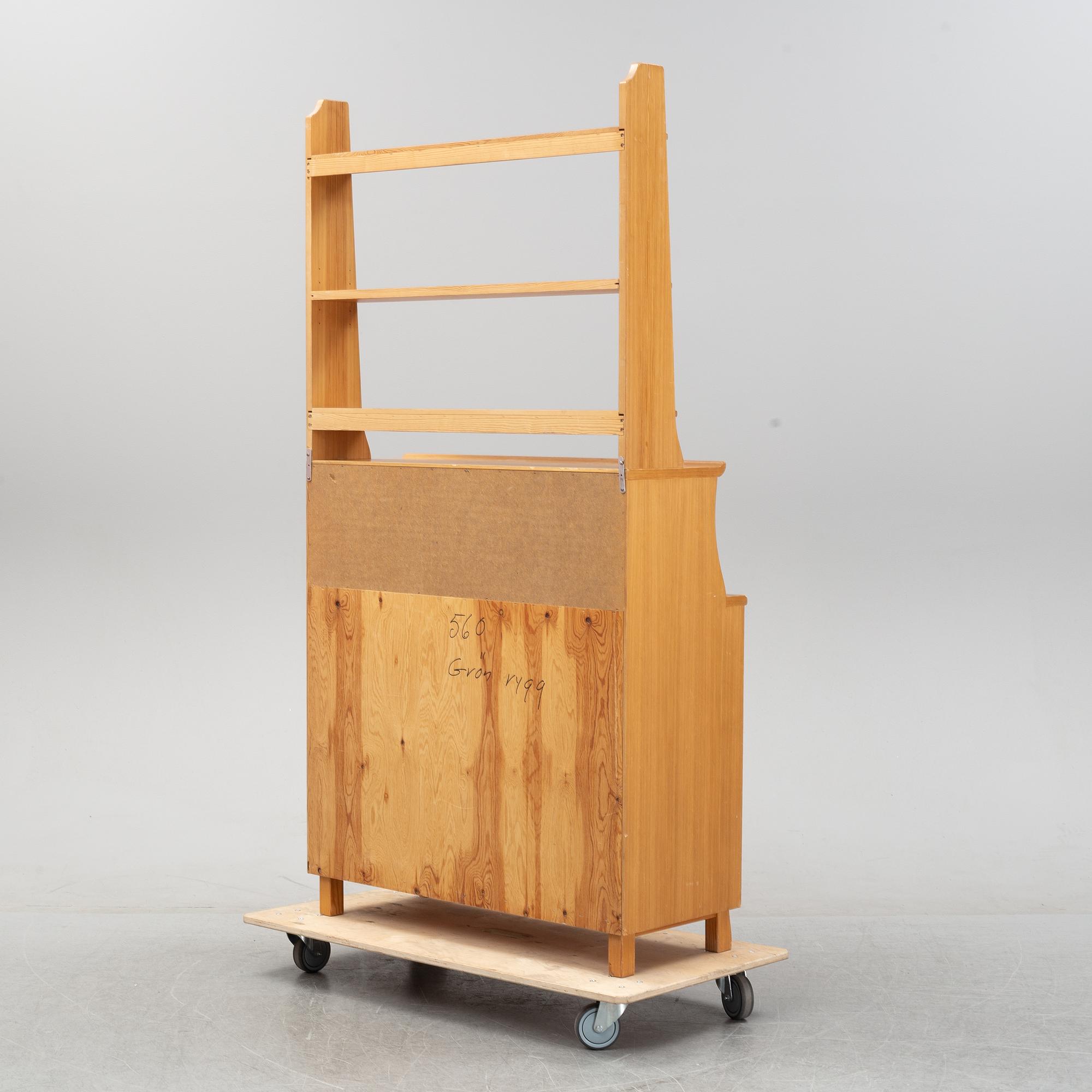 Carl Malmsten, a pinewood 'Visingsö' bookcase/cabinet, second half of the 20th Century.