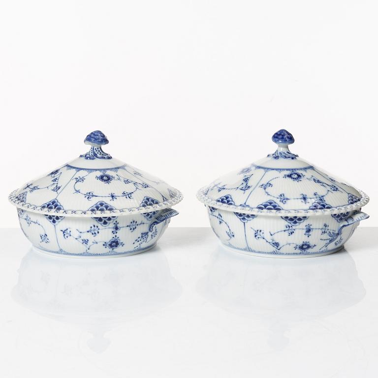 Royal Copenhagen, terriner med lock, ett par, "Musselmalet Helblonde", Danmark, 1979-83.