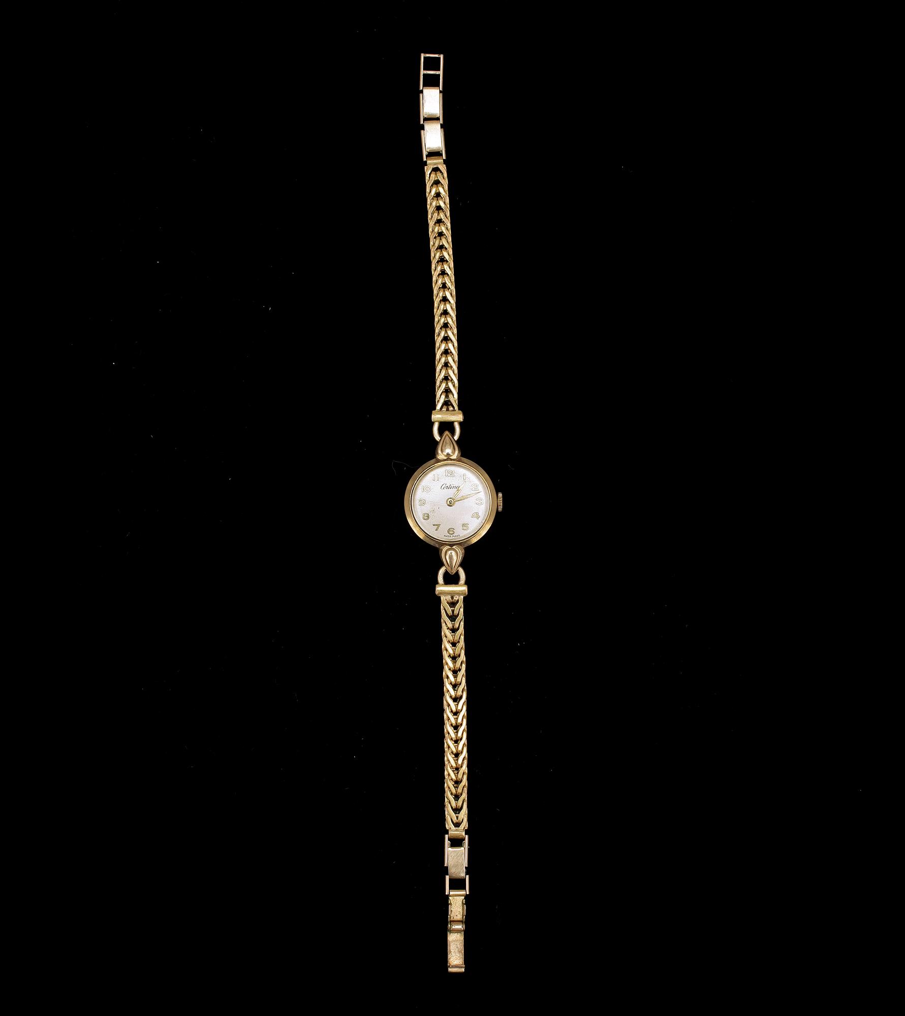 PARTI GULD, 3 delar, 18k resp 14k guld. 1900-talets andra hälft. Tot vikt ca31,5g.