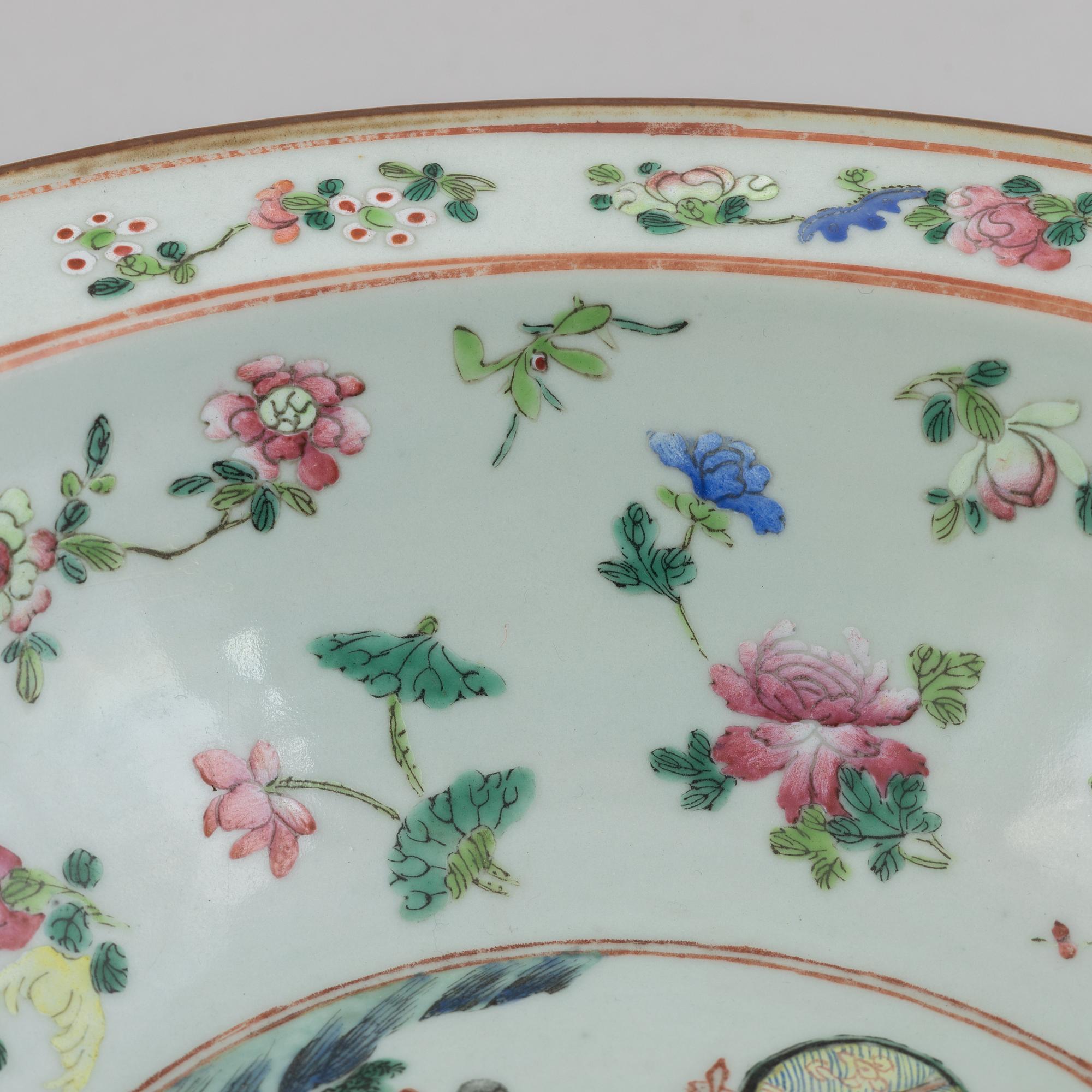 A porcelain bowl/wash basin, China, late Qing dynasty.