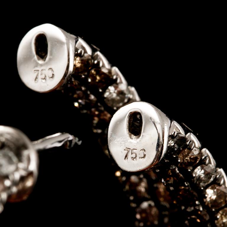 ÖRHÄNGEN, ett par, 18k vitguld med briljantslipade diamanter, totalt 7.44 ct. Vikt 15 g.