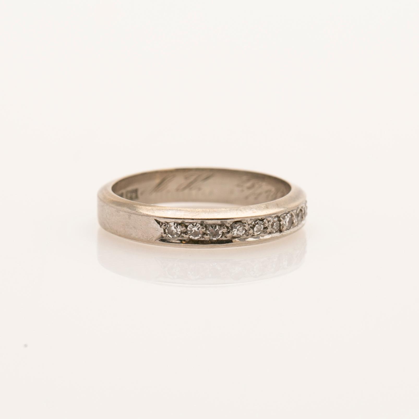 Ring, 18K vitguld med briljanter, K&EC, Göteborg 1965.