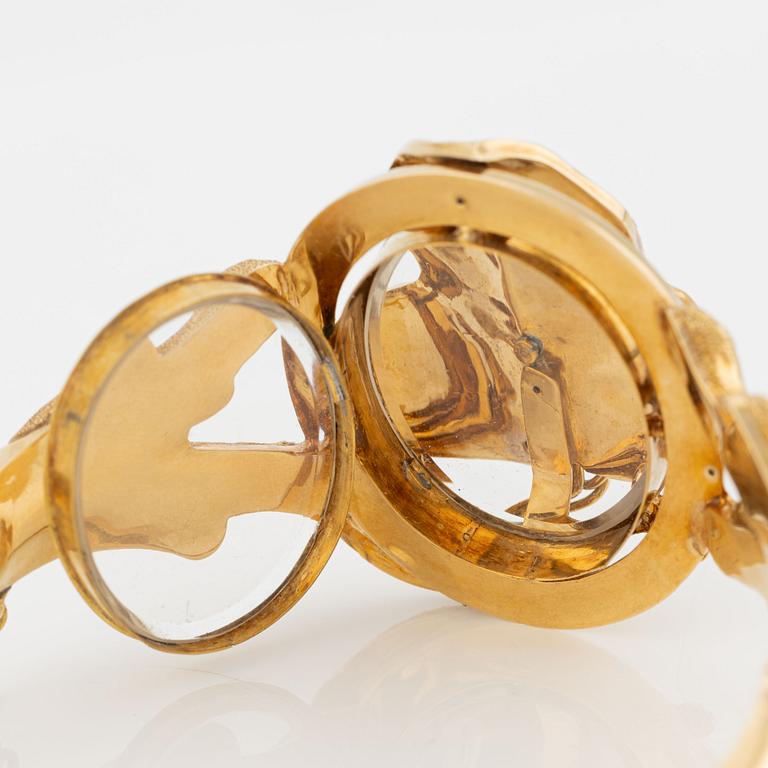 Armring, 18K guld med emalj, med fotogömma, 1800-tal.