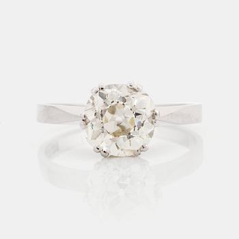 386. An 18K white gold ring set with a cushion formed old-cut diamond.