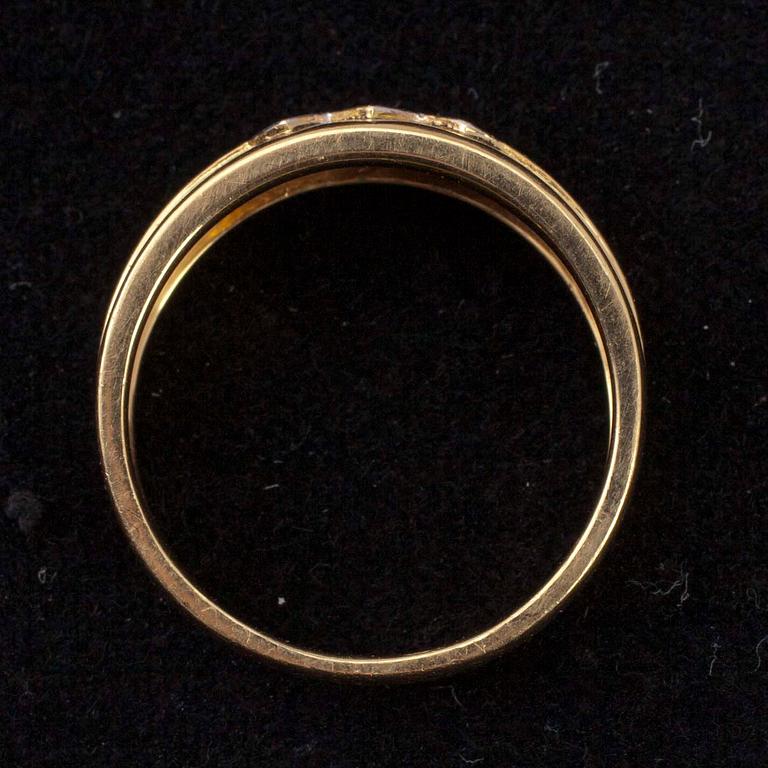RING, guld 18K samt diamanter tot. ca 0,05 ct. Tot. vikt ca 6,5 g.