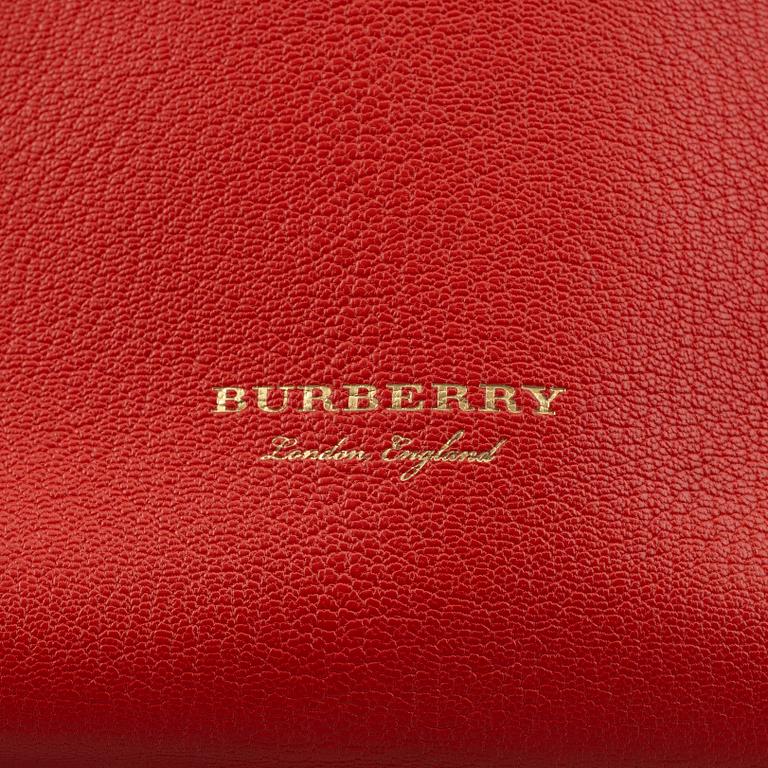 Burberry, clutch.