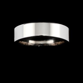 RING, 18k vitguld, Schalins 231-6, Scahlins Stockholm. Vikt 14 g.