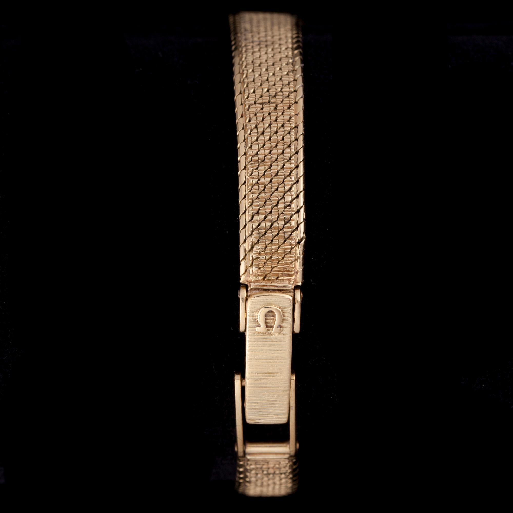 NAISTEN RANNEKELLO, 14K kultaa. Omega, alkuperäinen rasia. Vikt ca 22 g.