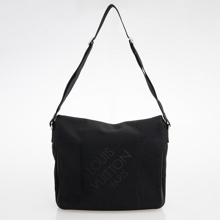 Louis Vuitton, "Damier Geant Messenger" bag.