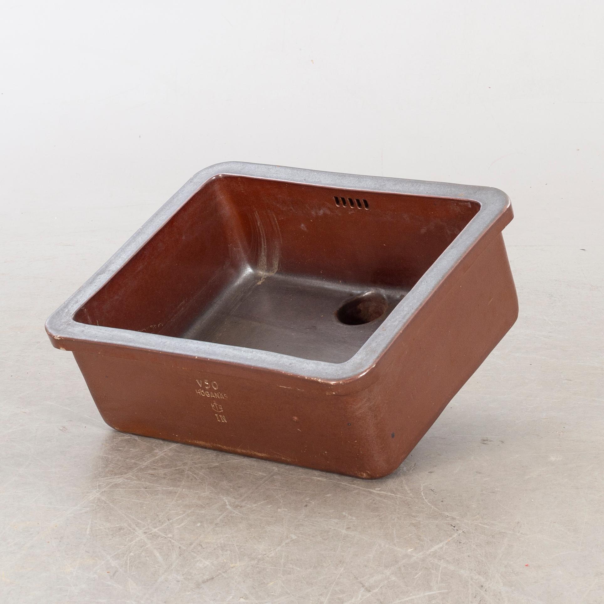 HANDFAT/VASK, saltglaserat stengods, "V50", Höganäs, 1900-talets första hälft.