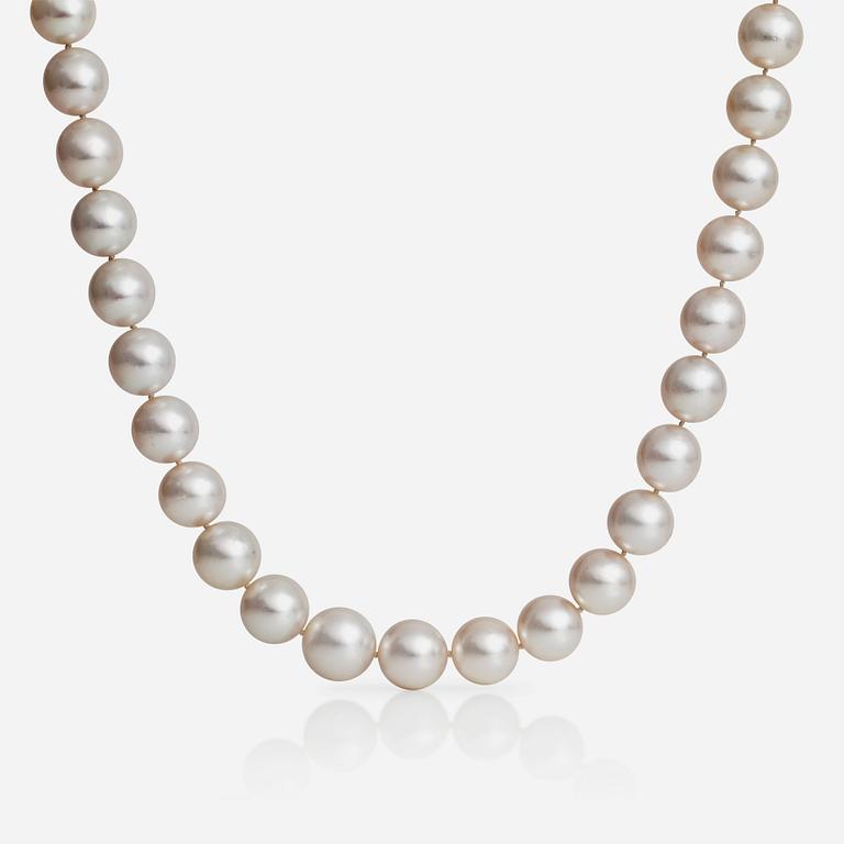 A cultured South Sea pearl necklace consisting of 31 graduated pearls Ø 14-16.2 mm.